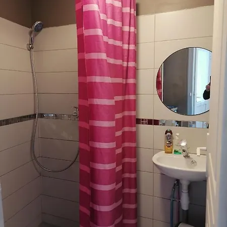 Meublee Avec Sanitaires Douche Kitchenette Apartment *