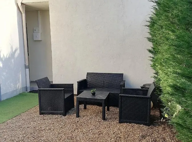 Apartament Meublee Independant 1 *